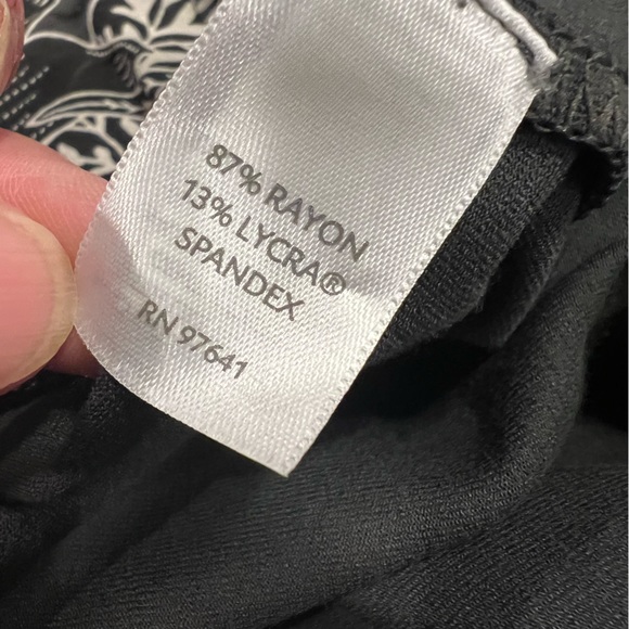 J. Jill Smooth-Fit, Stretchy Floral Skirt, Gray, Black, White, Elastic Waistband - Picture 5 of 8